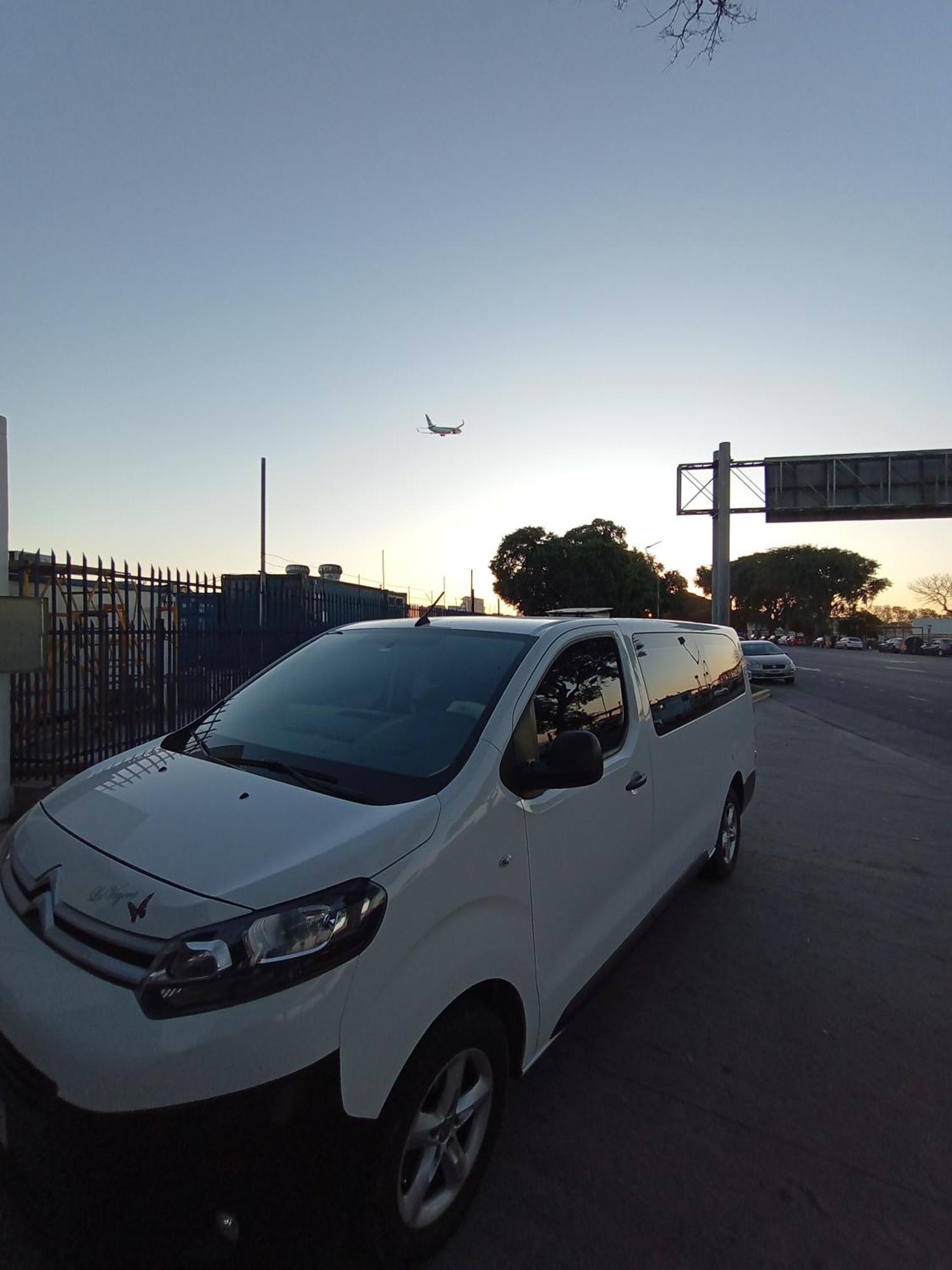 Luis GuillonEscala Ezeiza Loft Con Desayunoアパートメント エクステリア 写真
